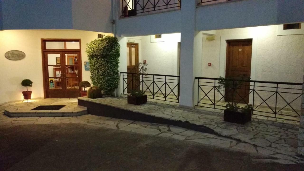 Grekis Beach Hotel And Apartments Petalídhion Exterior foto